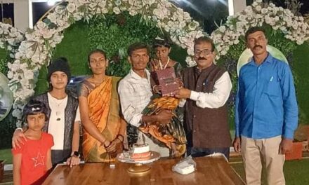 ಕೇಂದ್ರ ಬಸವ ಸಮಿತಿಯಿಂದ ವಚನ ಗ್ರಂಥ ಅರ್ಪಿಸಿ ಸನ್ಮಾನ