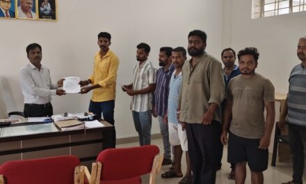 ಗೋವು ರಾಷ್ಟ್ರ ಮಾತೆ ಎಂದು ತಹಶೀಲ್ದಾರರಿ ಗೆ ಮನವಿ ನೀಡಿದ ಅರುಣ ಕಾಮರೆಕಾರ್