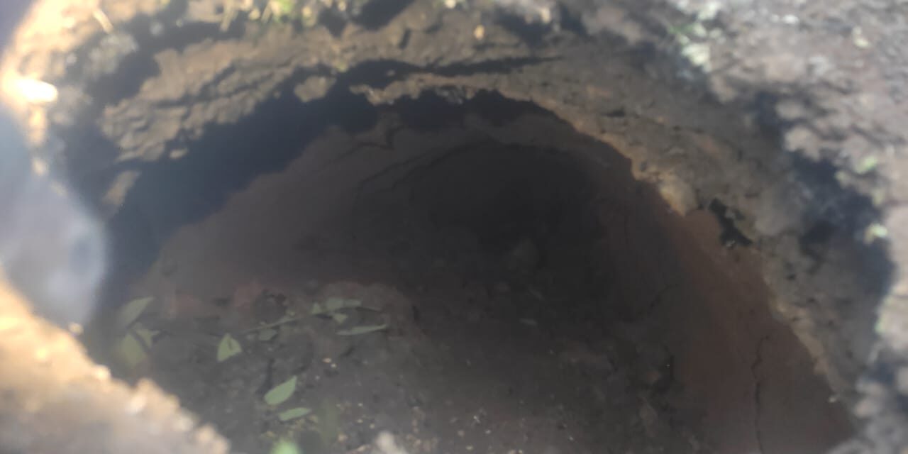 ಹೊಂಡ ದಲ್ಲಿ ರಸ್ತೆಯೋ ರಸ್ತೆಯಲ್ಲಿಹೊಂಡವೋ