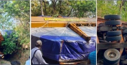 ಕೈಗಾದ ಬಳಿ ಬೃಹತ್ ಯಂತ್ರೋಪಕರಣ ಸಾಗಿಸುತ್ತಿದ್ದ ವಾಹನ ಪಲ್ಟಿ