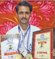ಕರ್ನಾಟಕ ಅಚೀವರ್ಸ್ ಬುಕ್ ಆಫ್ ರೆಕಾರ್ಡ್‌ ಗೌರವಕ್ಕೆ ಭಾಜನರಾದ ಅಮ್ಮಿನಳ್ಳಿಯ ದಿನೇಶ ಮಡಿವಾಳ