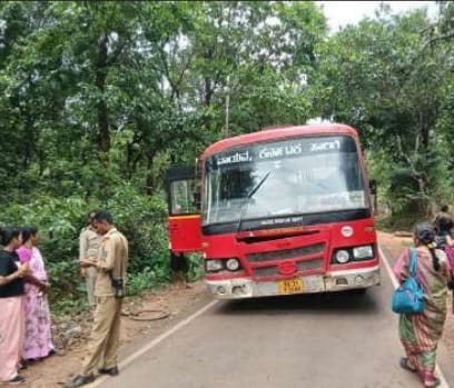 ಉಮ್ಮಚಗಿಯ ಕೋಟೆಮನೆ ಸಮೀಪ ಬಸ್ ಟೈರ್ ಸ್ಫೋಟ:ತಪ್ಪಿದ ಅಪಾಯ