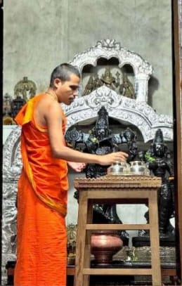 ಪರ್ತಗಾಳಿ ಶ್ರೀಗಳಿಂದ ಗೋಪಾಲಕೃಷ್ಣ ದೇವರಿಗೆ ಶತಕಲಶಾಭಿಷೇಕ