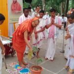 ನೀರೆರೆಯುವದರ ಮೂಲಕ ವೃಕ್ಷಾರೋಪಣ ಅಭಿಯಾನ ಹಸಿರು ಸಮಾರಂಭಕ್ಕೆ ಸೋಂದಾಶ್ರೀಗಳಿಂದ  ಚಾಲನೆ