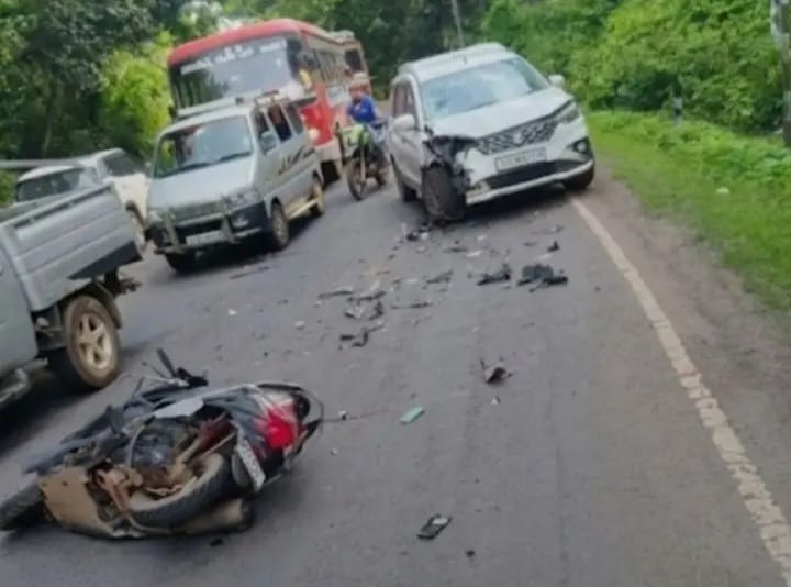 ಯಲ್ಲಾಪುರ ಕಾರು-ಸ್ಕೂಟಿ ಡಿಕ್ಕಿ: ಇಬ್ಬರಿಗೆ ಗಂಭೀರ ಗಾಯ