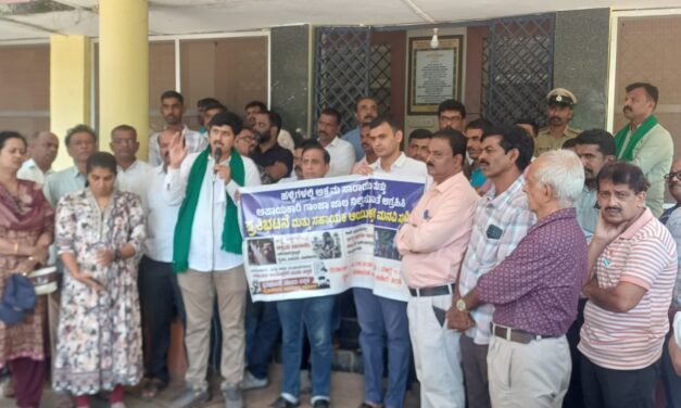 ಹಳ್ಳಿಗಳಲ್ಲಿ ಅಕ್ರಮ ಸಾರಾಯಿ ಹಾಗೂ ಗಾಂಜಾ ಹಾವಳಿ ತಡೆಗೆ ಆಗ್ರಹಿಸಿ ಪ್ರತಿಭಟನೆ