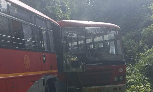 ಸಾರಿಗೆ ಸಂಸ್ಥೆಯ ಬಸ್ ಗಳ ನಡುವೆ ಡಿಕ್ಕಿ