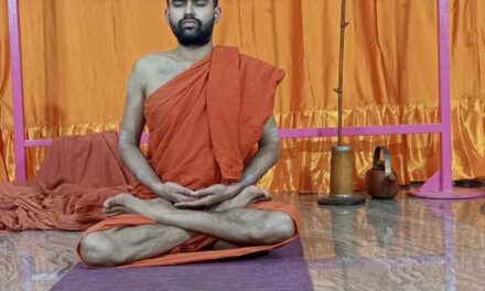 ಯೋಗ ಮಾಡಿದ‌ ಸ್ವರ್ಣವಲ್ಲೀ ಕಿರಿಯ ಶ್ರೀ