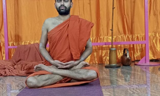 ಯೋಗ ಮಾಡಿದ‌ ಸ್ವರ್ಣವಲ್ಲೀ ಕಿರಿಯ ಶ್ರೀ