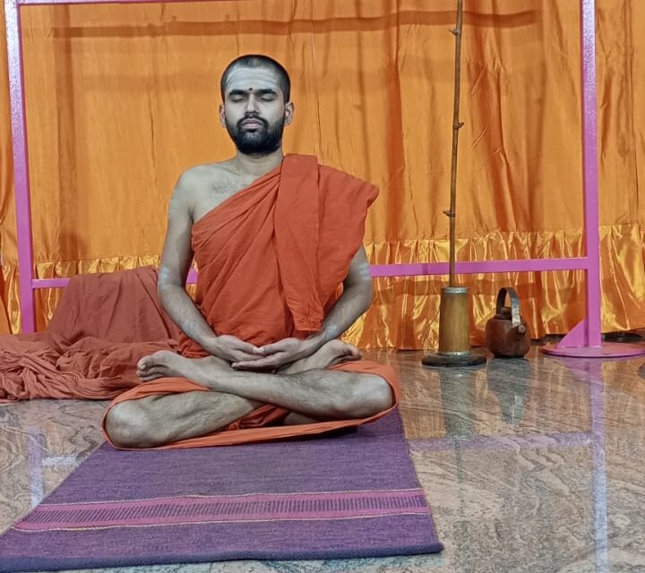 ಯೋಗ ಮಾಡಿದ‌ ಸ್ವರ್ಣವಲ್ಲೀ ಕಿರಿಯ ಶ್ರೀ