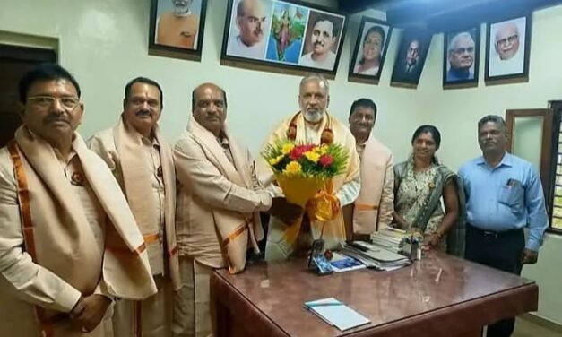 ಶ್ರೀ ಮಾರಿಕಾಂಬಾ ದೇವಸ್ಥಾನದ ನೂತನ ಆಡಳಿತ ಮಂಡಳಿಯಿಂದ ಸಂಸದರಿಗೆ ಸನ್ಮಾನ