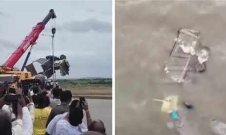 ಕೋರ್ತಿ-ಕೊಲ್ಹಾರ ಸೇತುವೆಯಿಂದ ಕೃಷ್ಣಾ ನದಿಗೆ ಉರುಳಿದ ಟಿಪ್ಪರ್ ಲಾರಿ: ಚಾಲಕ ನಾಪತ್ತೆ, ಕ್ಲೀನರ್ ರಕ್ಷಣೆ