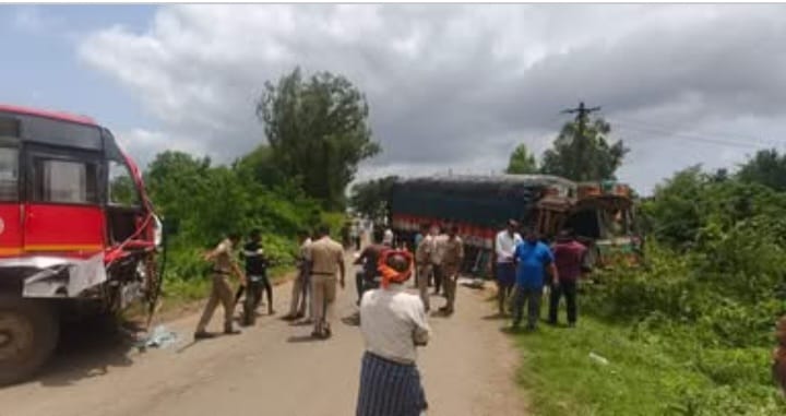 ಕಾವಲಕೊಪ್ಪದಲ್ಲಿ ಕೆಎಸ್‌ಆರ್‌ಟಿಸಿ ಬಸ್-ಲಾರಿ ಮುಖಾಮುಖಿ ಡಿಕ್ಕಿ;ಹಲವರಿಗೆ ಗಾಯ