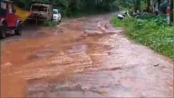 ಹಳ್ಳದಂತಾದ ವಜ್ರಳ್ಳಿ ಗ್ರಾಮದ ರಾಜ್ಯ ಹೆದ್ದಾರಿ