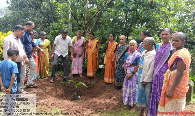ಅಣಶಿಯಲ್ಲಿ ಗ್ಯಾರಂಟಿ ಅಧ್ಯಕ್ಷ ರು ಸಸಿ ನೆಟ್ಟರು