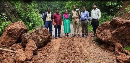 ಯಲ್ಲಾಪುರದ ಕಳಚೆ ರಸ್ತೆಯಲ್ಲಿ ಮತ್ತೆ ಭೂಕುಸಿತ; ಮರುಕಳಿಸಿದ ಆತಂಕ, ಕೆಲಕಾಲ ಸಂಚಾರ ಸ್ಥಗಿತ