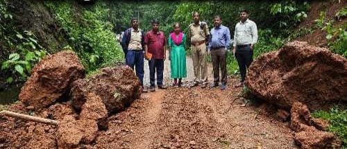 ಯಲ್ಲಾಪುರದ ಕಳಚೆ ರಸ್ತೆಯಲ್ಲಿ ಮತ್ತೆ ಭೂಕುಸಿತ; ಮರುಕಳಿಸಿದ ಆತಂಕ, ಕೆಲಕಾಲ ಸಂಚಾರ ಸ್ಥಗಿತ