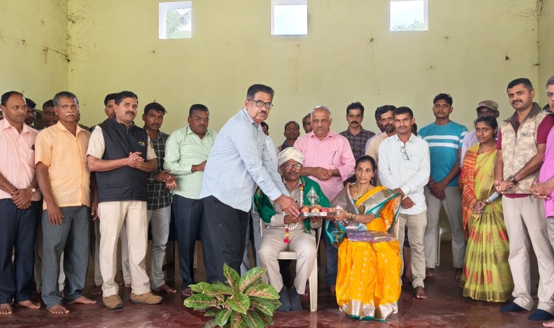 ವನ್ಯಜೀವಿ ಗುಂದ ವಲಯ ಅರಣ್ಯಾಧಿಕಾರಿ ನೀಲಕಂಠ ದೇಸಾಯಿ ಅವರಿಗೆ ಗ್ರಾಮಸ್ಥರಿಂದ ಬೀಳ್ಕೊಡುಗೆ