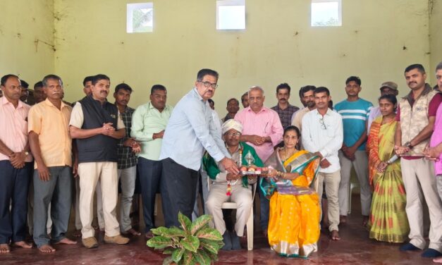 ವನ್ಯಜೀವಿ ಗುಂದ ವಲಯ ಅರಣ್ಯಾಧಿಕಾರಿ ನೀಲಕಂಠ ದೇಸಾಯಿ ಅವರಿಗೆ ಗ್ರಾಮಸ್ಥರಿಂದ ಬೀಳ್ಕೊಡುಗೆ