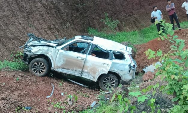 ಕಂದಕಕ್ಕೆ ಬಿದ್ದ ಕರ್ನಾಟಕ ನೋಂದಣಿ ಕಾರು…?