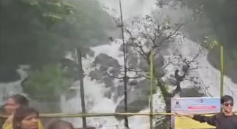 Amboli/ 400 ಅಡಿ ಆಳಕ್ಕೆ ಬಿದ್ದ ಪ್ರವಾಸಿಗ…? ಜಗತ್ಪ್ರಸಿದ್ಧ ಅಂಬೋಲಿ ಜಲಪಾತ ಬಂದ್..!