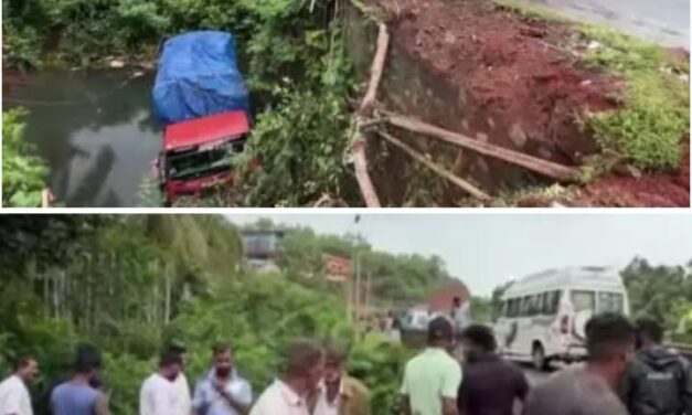 ಚಾಲಕನ ನಿಯಂತ್ರಣ ತಪ್ಪಿ, ಹೆದ್ದಾರಿಯಿಂದ ಹೊಳೆಗೆ ಪಲ್ಟಿಯಾದ ಲಾರಿ; ಪ್ರಾಣಾಪಾಯದಿಂದ ಪಾರು