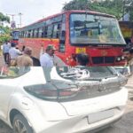 ಕಾರವಾರ ನಗರದ ಬಸ್ ನಿಲ್ದಾಣದ ಸಮೀಪ ಬಸ್-ಕಾರು ಡಿಕ್ಕಿ.