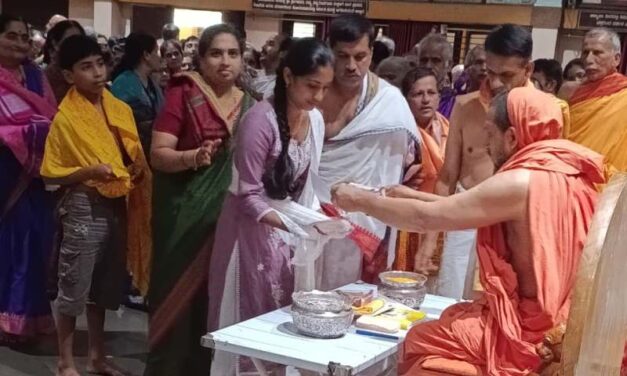 ಕೊಡ್ಲಗದ್ದೆಯ ನಿಧಿ ಭಟ್ ಇವಳಿಗೆ ಸೋಂದಾ ಶ್ರೀಗಳಿಂದ ಪ್ರತಿಭಾ ಪುರಸ್ಕಾರ ಆಶೀರ್ವಾದ