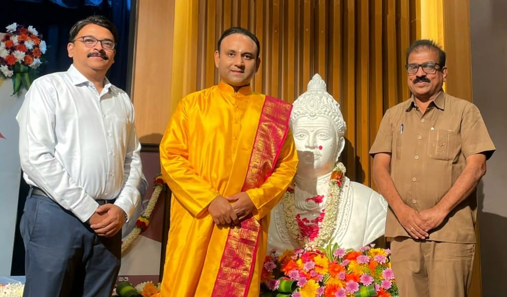 ಸದ್ಗುರು ಶ್ರೀ ಮಧುಸೂದನ ಸಾಯಿ ಅವರಿಂದ ಬಸವಣ್ಣನವರ ಪ್ರತಿಮೆಗೆ ಗೌರವ