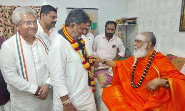 ರಂಭಾಪುರಿ ಶ್ರೀಗಳ ಆಶೀರ್ವಾದ ಪಡೆದ ಸಿಎಂ ಡಿ.ಕೆ.ಶಿವಕುಮಾರ್