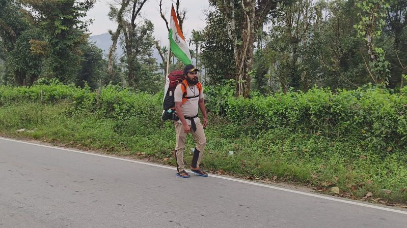 ​28 ರಾಜ್ಯ, 806 ಜಿಲ್ಲೆ: ಕಾಲ್ನಡಿಗೆಯಲ್ಲೇ ಭಾರತ ಪರ್ಯಟನೆ ಹೊರಟ ಆಕಾಶ್ ಶುಕ್ಲಾ!