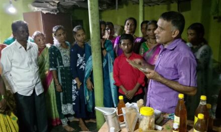 ಜೋಯಿಡಾ ದ ಟಿಟಿ ಗಾಳಿಯಲ್ಲಿ  ಜೇನು ಕೃಷಿ ತರಬೇತಿ.