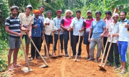 ಹದಗೆಟ್ಟಿದ್ದ ರಸ್ತೆ ದುರಸ್ತಿಪಡಿಸಿದ ಮತ್ತಿಹಳ್ಳಿಯ ಶ್ರೀ ರಾಮಾಂಜನೇಯ ಯುವಕ ಸಂಘದ ಸದಸ್ಯರು