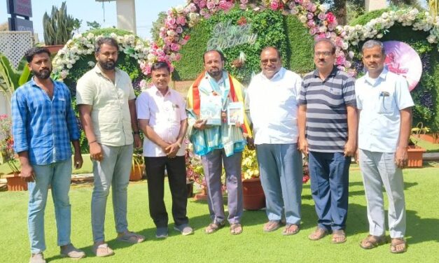 ಕೇಂದ್ರ ಬಸವ ಸಮಿತಿಯಿಂದ ಜಿಲ್ಲಾ ಪ್ರಶಸ್ತಿ ವಿಜೇತ ಶಿಕ್ಷಕ ನಬಿಸಾಬ ಖುದ್ದುನವರಗೆ ಸನ್ಮಾನ