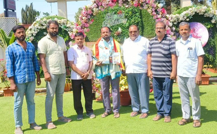 ಕೇಂದ್ರ ಬಸವ ಸಮಿತಿಯಿಂದ ಜಿಲ್ಲಾ ಪ್ರಶಸ್ತಿ ವಿಜೇತ ಶಿಕ್ಷಕ ನಬಿಸಾಬ ಖುದ್ದುನವರಗೆ ಸನ್ಮಾನ
