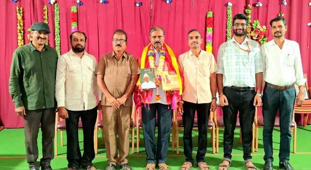ಕೇಂದ್ರ ಬಸವ ಸಮಿತಿಯಿಂದ ಸಂಗೊಳ್ಳಿ ರಾಯಣ್ಣ ಪ್ರಶಸ್ತಿ ವಿಜೇತ ಚನ್ನಮಲ್ಲಪ್ಪ ಮೆಣಸಿನಕಾಯಿ ಅವರಿಗೆ ಸನ್ಮಾನ