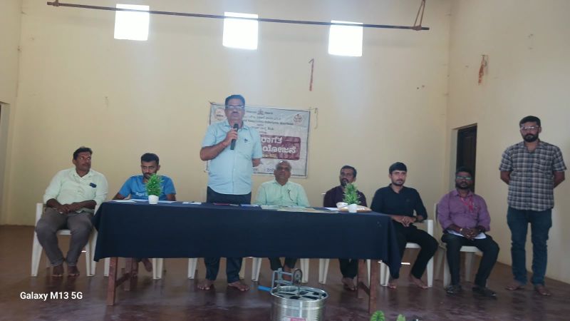 ​”ಬರಗಾಲದಲ್ಲೂ ಕೈತುಂಬ ಆದಾಯ ತರುವ ಜೇನು ಕೃಷಿ!” – ಜೋಯಿಡಾ ರೈತರಿಗೆ ಹೆಗಡೆ ಜೋಡಿಯ ಮಾಸ್ಟರ್ ಕ್ಲಾಸ್!